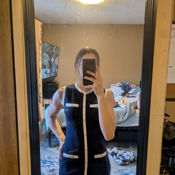 Elegant Navy Blue and White Sleeveless Dress - Picture 5 of 5